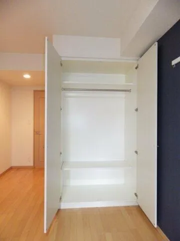 Sereno S2 - Interior - ["Flooring", "Floor", "Wall"]