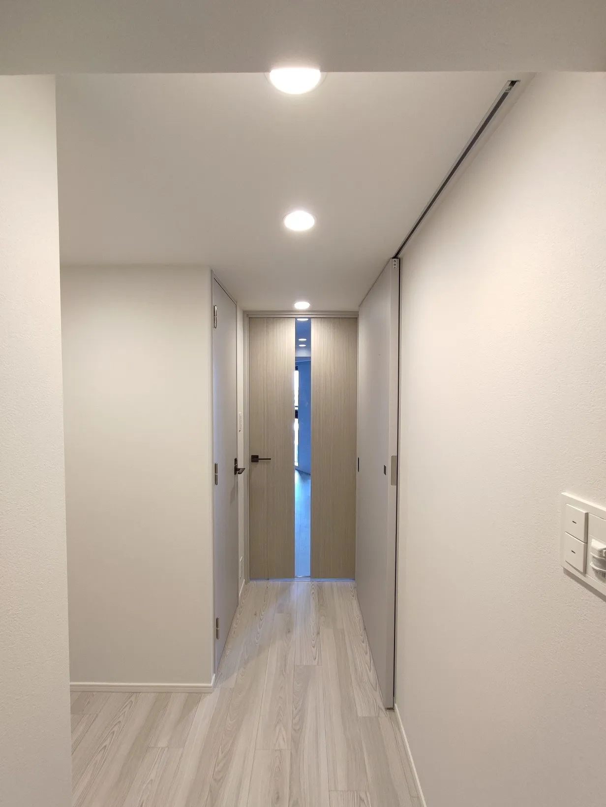 Cross Residence Takadanobaba - Interior - ["Fixture", "Wood", "Door"]