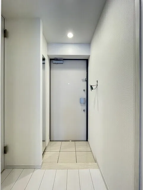 Comforia Liv Ueno - Interior - ["Wall", "Flooring", "Floor"]