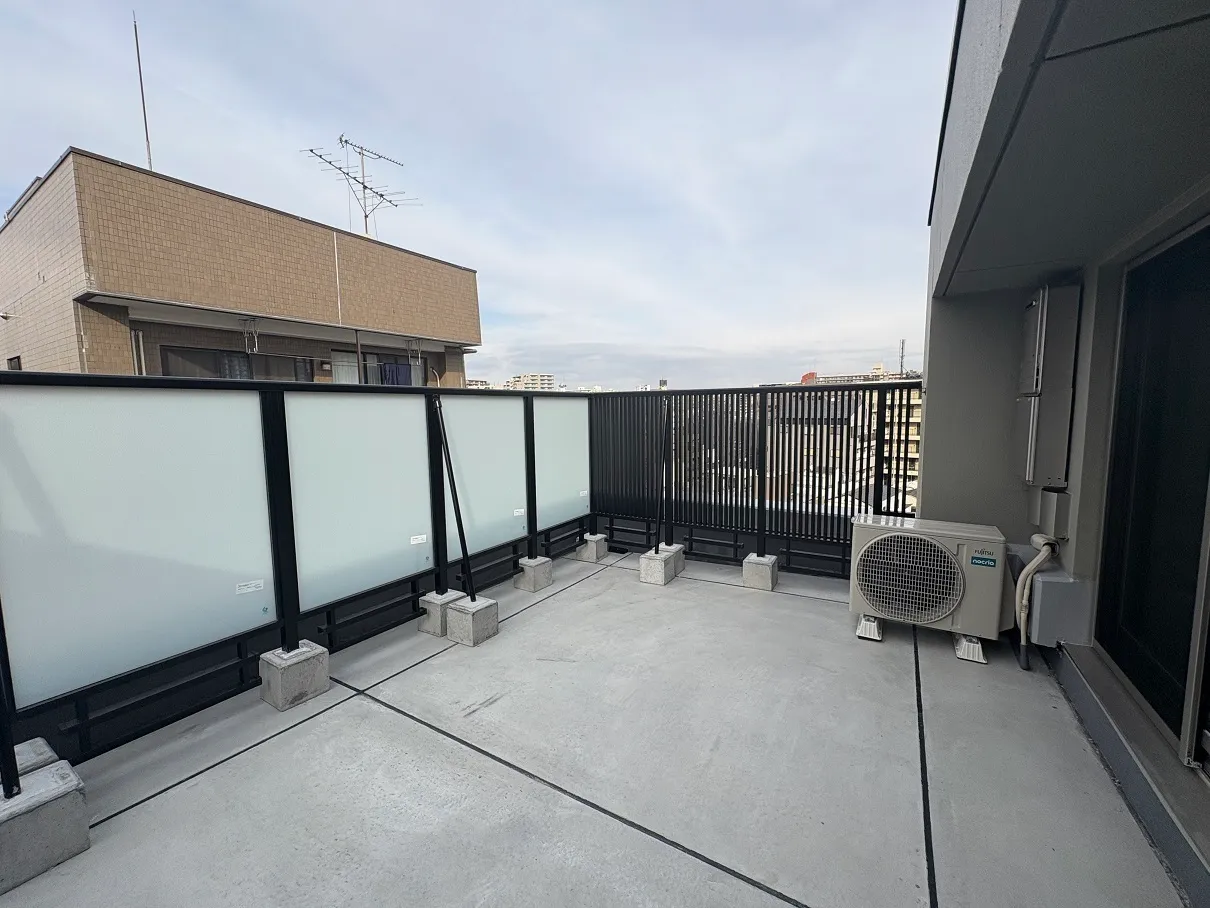 Gran Casa Sumiyoshi III - Interior - ["Composite material", "Grey", "Balcony"]