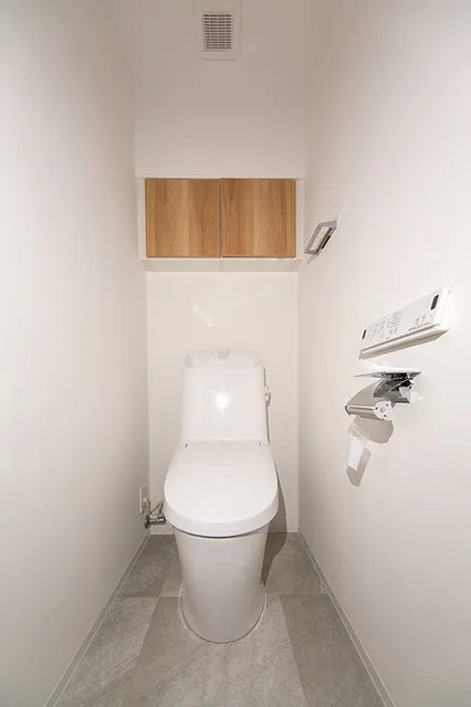Grand Cru Wakamatsucho - Interior - ["Toilet seat", "Flooring", "Toilet"]