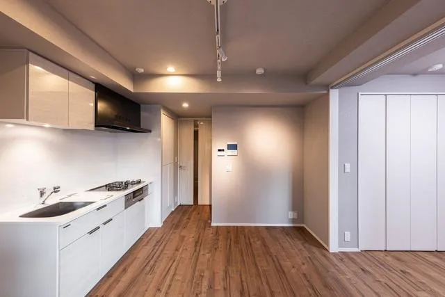 La Perla Takanawa - Interior - ["Cabinetry", "Countertop", "Kitchen appliance"]