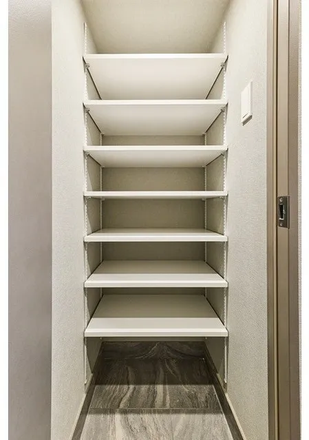 Comforia Liv Hatchobori - Interior - ["Wood", "Flooring", "Floor"]