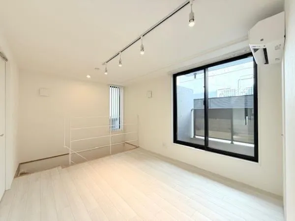 ALERO Shin Nakano II - Interior - ["Flooring", "Floor", "Ceiling"]