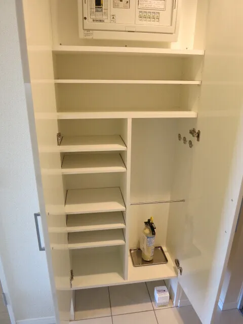 KDX Residence Oyama - Interior - ["Wood", "Flooring", "Shelving"]