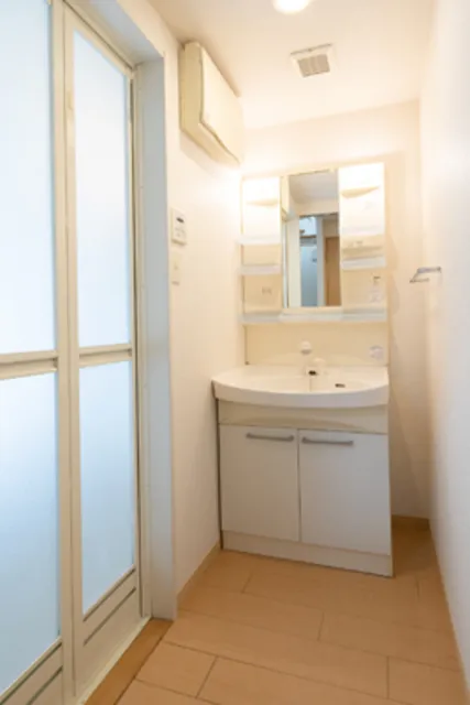 Belle Maison (3 Floor Maisonette) - Interior - ["Mirror", "Tap", "Bathroom cabinet"]