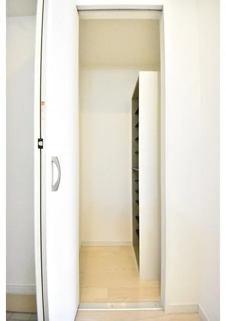 Ravient Asakusa Kototoi - Interior - ["Wood", "Door", "Room"]
