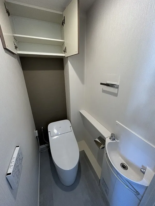 Doue Ginza East II - Interior - ["Plumbing fixture", "Flooring", "Floor"]