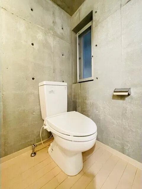 Nakano Nine's Core - Interior - ["Toilet seat", "Toilet", "Plumbing fixture"]