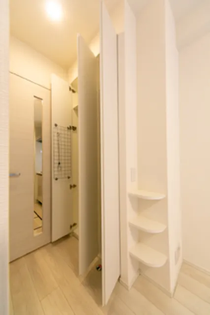 Rise Yoyogi III - Interior - ["Wood", "Interior design", "Flooring"]