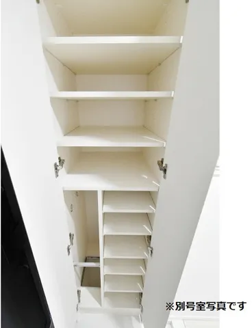 Makes Design Monzen-Nakacho River Place - Interior - ["Cupboard", "Household hardware", "Cabinetry"]