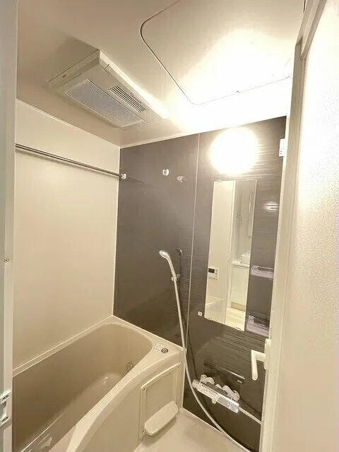Well Square Hatsudai - Interior - ["Plumbing fixture", "Shower head", "Bathroom"]