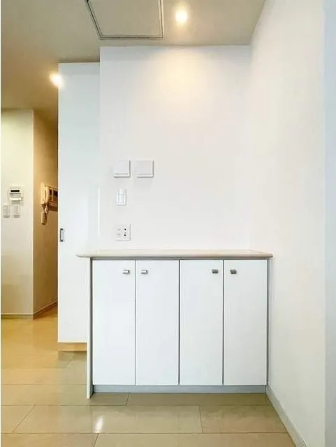 Ginza East City Tower - Interior - ["Wall", "Flooring", "Floor"]