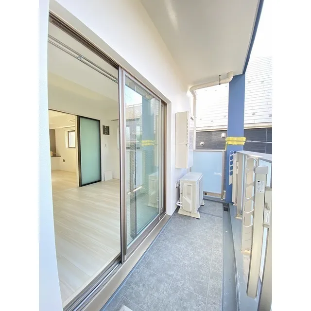 LIBR GRANT Haneda - Interior - ["Building", "Window", "Door"]