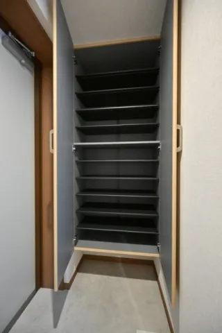 CENTRAL GARDEN RESIDENCE TOKYO - Interior - ["Wood", "Flooring", "Interior design"]