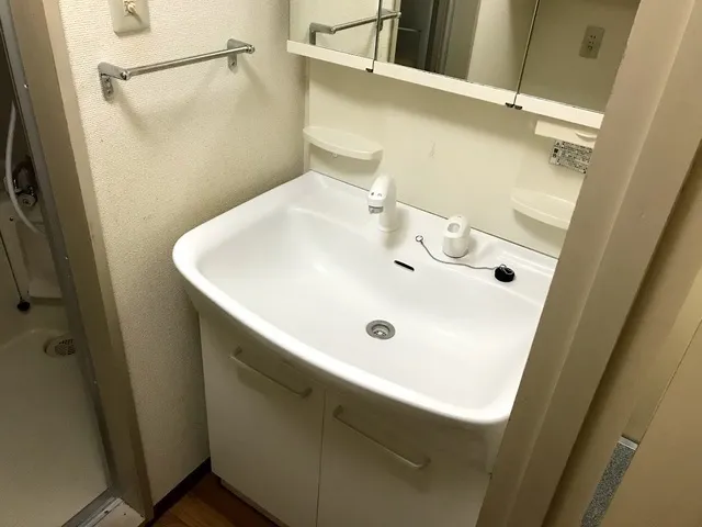 Autumn In New York - Interior - ["Plumbing fixture", "Bathroom Sink", "Sink"]