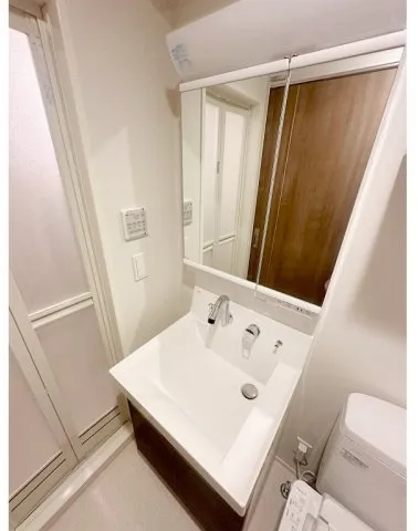 Crevista Oimachi - Interior - ["Plumbing fixture", "Bathroom Sink", "Sink"]