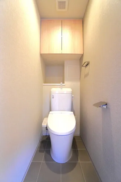Livio Maison Ochanomizu EAST - Interior - ["Toilet seat", "Toilet", "Flooring"]