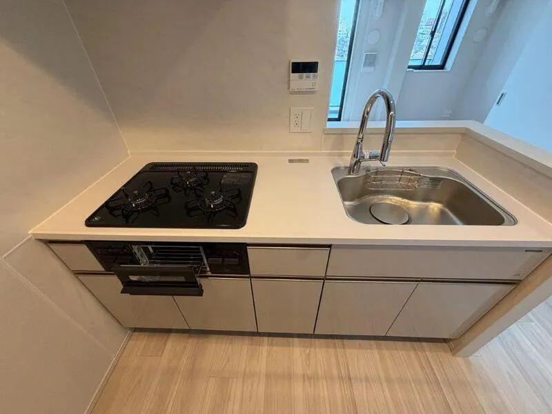 Le Fone Progre Takadanobaba North - Interior - ["Kitchen", "Flooring", "Major appliance"]