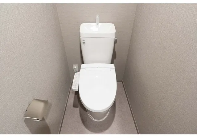 Comforia Higashiueno - Interior - ["Toilet seat", "Toilet", "Plumbing fixture"]