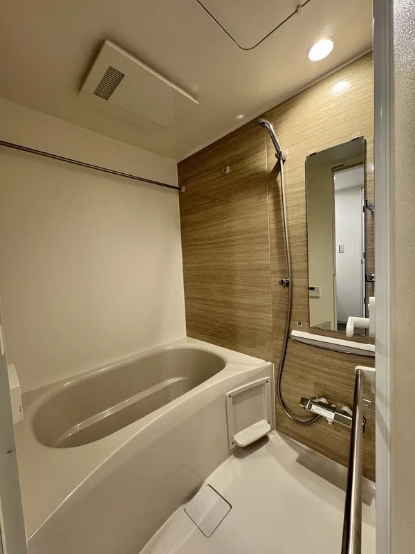 LUMIEC un Iriya - Interior - ["Flooring", "Interior design", "Plumbing fixture"]