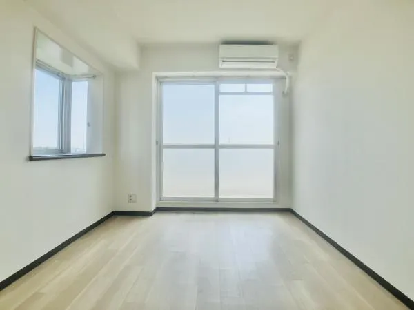 Southern Cross Plaza - Interior - ["Building", "Window", "Fixture"]