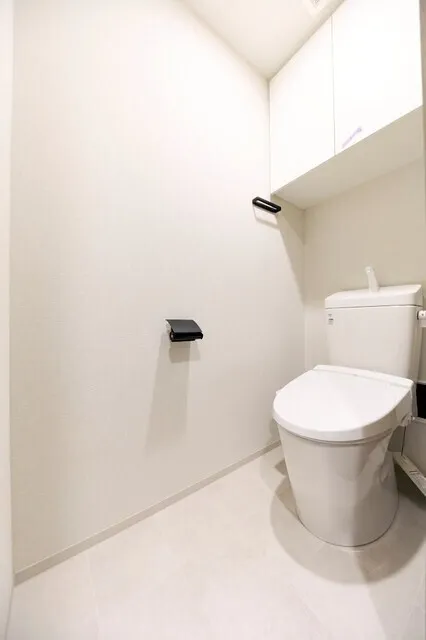 Urbanex Ueno - Interior - ["Toilet seat", "Flooring", "Toilet"]