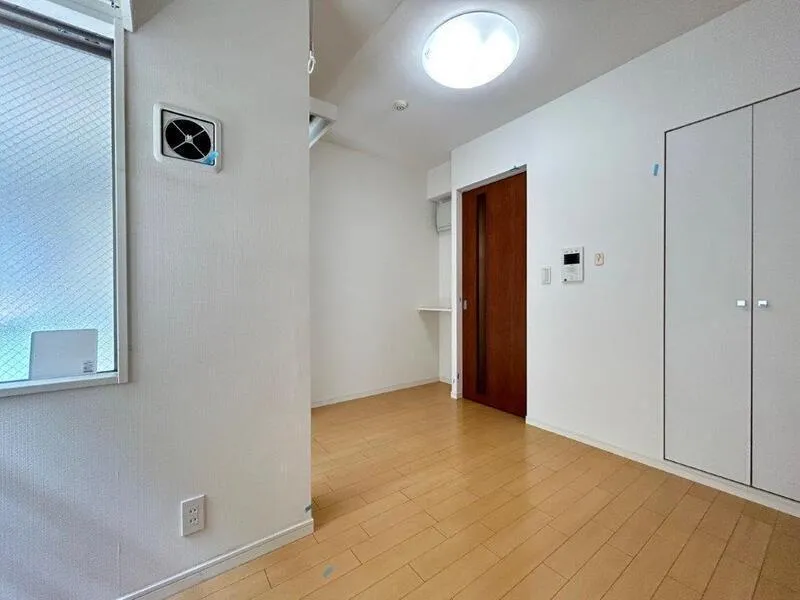 KDX Residence Higashi Shinjuku - Interior - ["Flooring", "Floor", "Ceiling"]