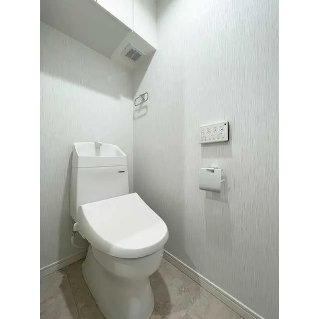 Well Square Ism Kamikitazawa - Interior - ["Toilet", "Toilet seat", "Bathroom"]