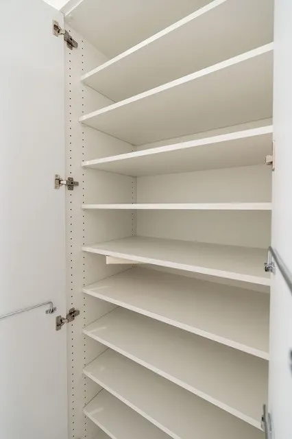 Comforia Oji - Interior - ["Fixture", "Wood", "Door"]