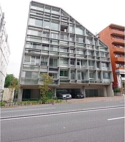 Gridie - Exterior - ["Building", "Window", "Plant"]