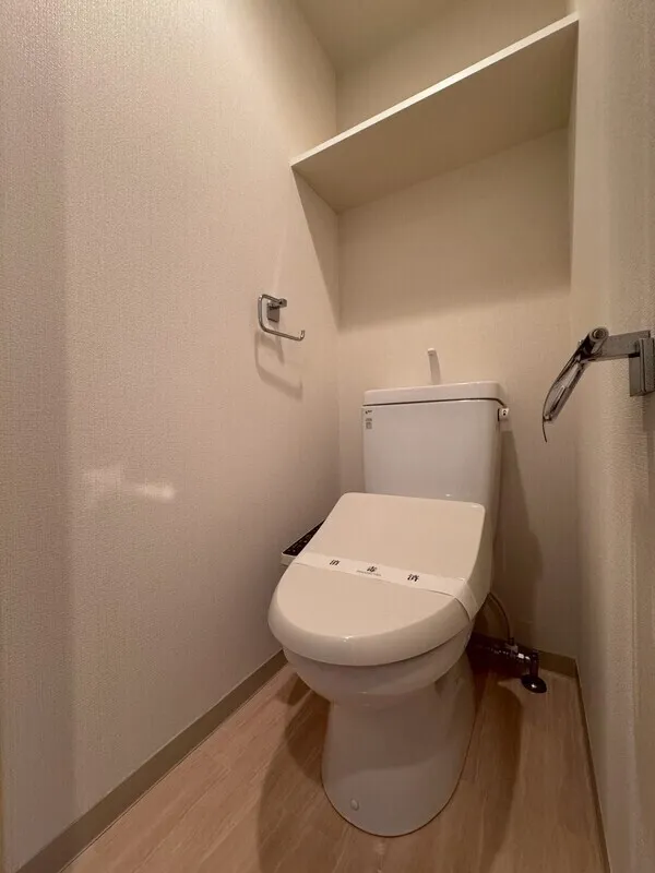 La Santé Hiroo - Interior - ["Toilet seat", "Flooring", "Plumbing fixture"]