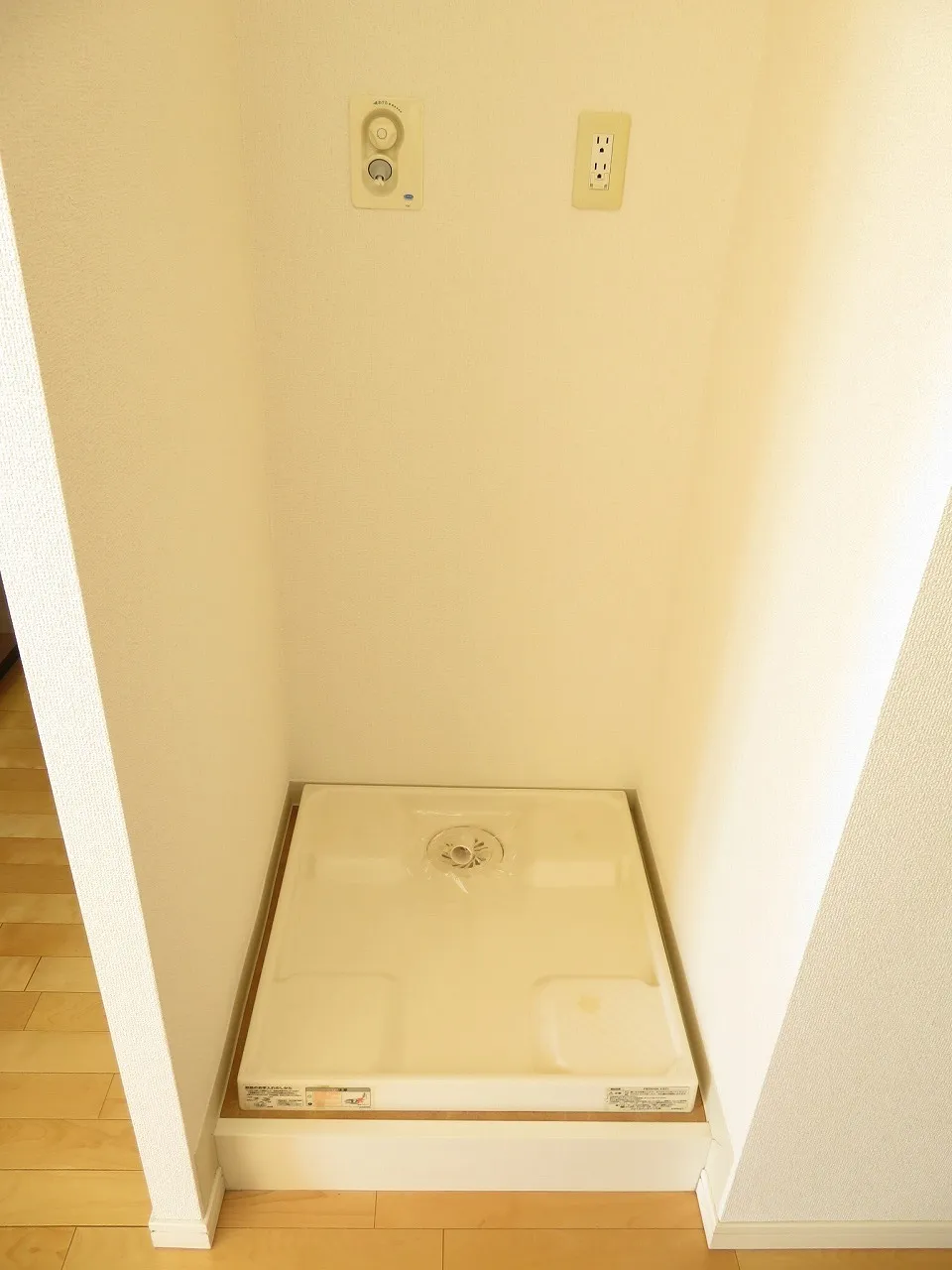 Esty Maison Kinshicho II - Interior - ["Rectangle", "Fixture", "Flooring"]