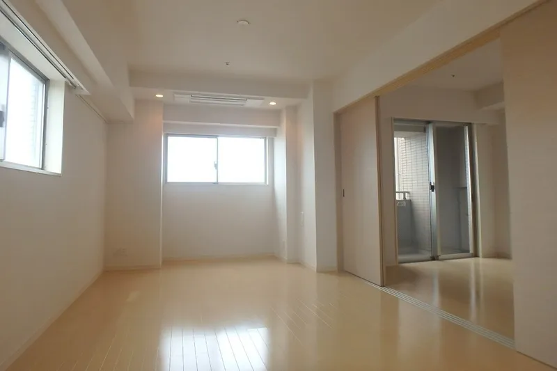Cross Residence Kamata - Interior - ["Flooring", "Floor", "Ceiling"]