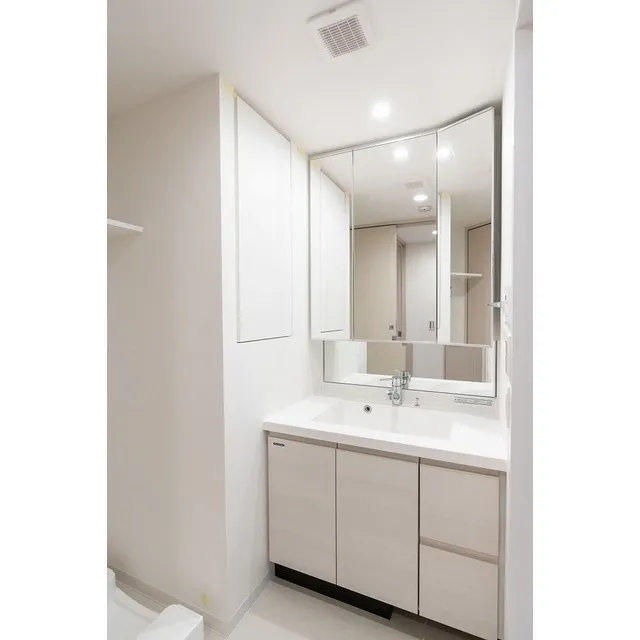 Stylio Ikegami WeLL - Interior - ["Mirror", "Tap", "Plumbing fixture"]