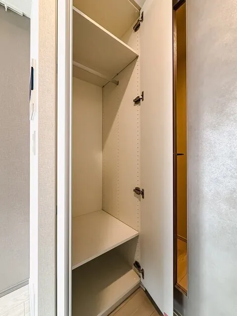 Brookside Residence Kiba - Interior - ["Wall", "Wood", "Flooring"]