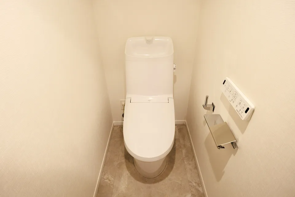 Hmlet Bunkyo Korakuen - Interior - ["Toilet seat", "Toilet", "Flooring"]