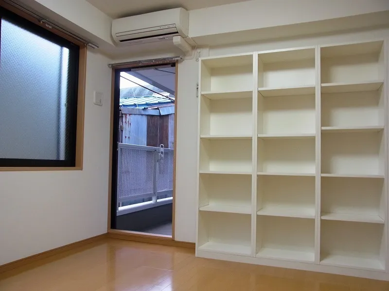Amenity TOA - Interior - ["Property", "Fixture", "Shelf"]