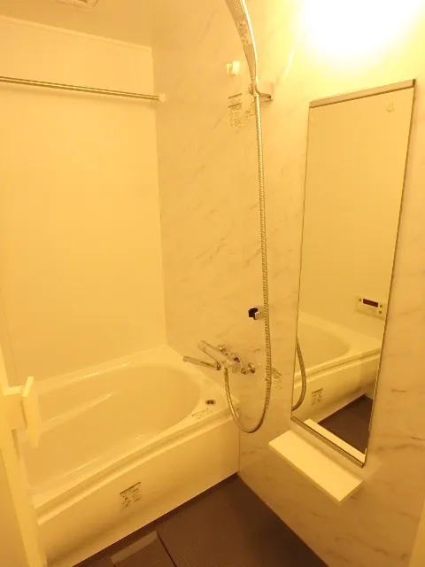 Le Fon Blanche Shinagawa Minamioi - Interior - ["Flooring", "Floor", "Plumbing fixture"]