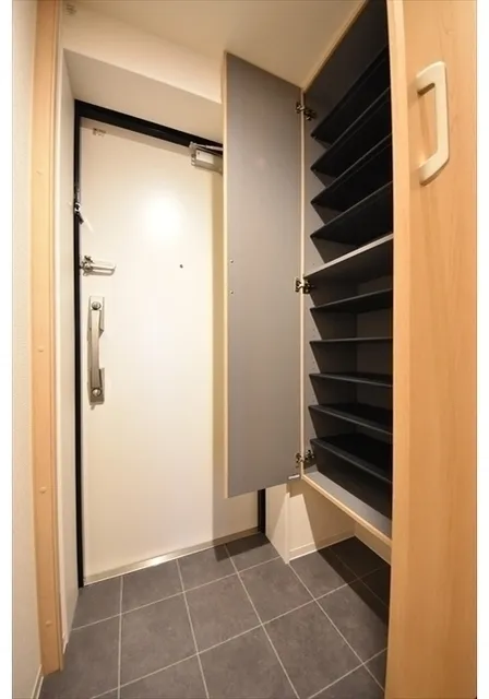 El Faro Waseda - Interior - ["Wood", "Flooring", "Interior design"]