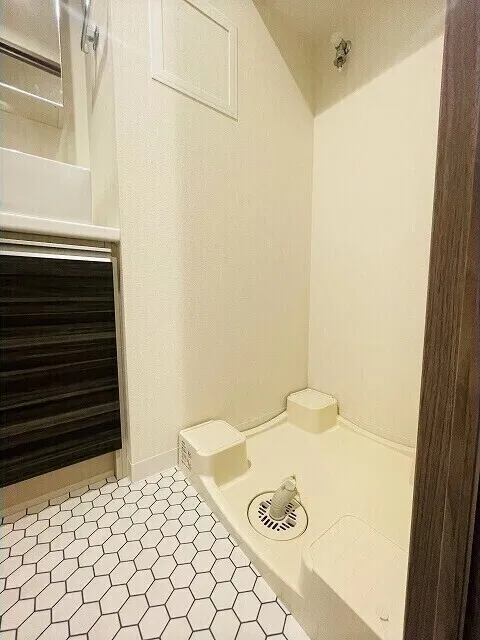 Well Square Ism Komagome - Interior - ["Building", "Floor", "Flooring"]