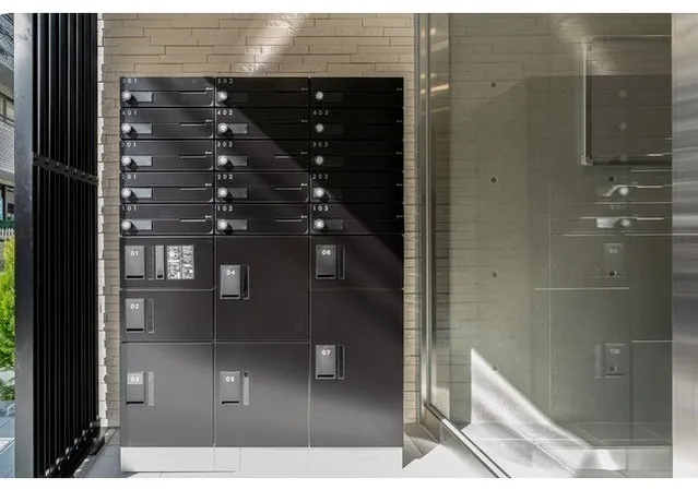 Villa Claire Bunkyo Koishikawa - Exterior - ["Glass", "Locker", "Household hardware"]
