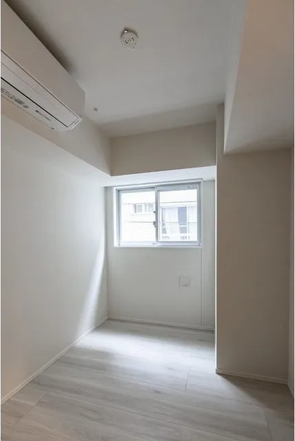 Doue Tsukishima II - Interior - ["Building", "Window", "Fixture"]