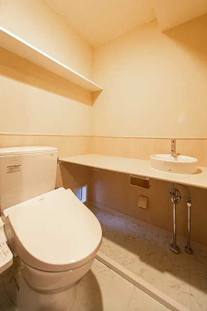 Maison De Takaya - Interior - ["Flooring", "Plumbing fixture", "Bathroom"]
