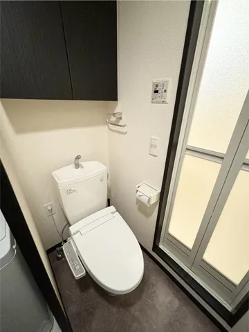 Dolce Ginza Higashiichibankan - Interior - ["Floor", "Plumbing fixture", "Toilet"]
