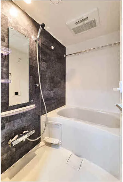 Prele Duc Kinshi Park - Interior - ["Plumbing fixture", "Bathroom", "Flooring"]