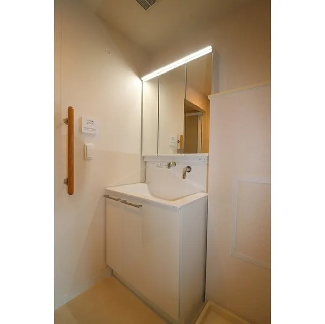 Toyosu Ciel Tower - Interior - ["Tap", "Building", "Sink"]