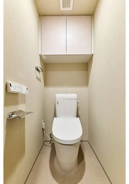 Lefon Progres Akabane Marks - Interior - ["Toilet seat", "Toilet", "Plumbing fixture"]
