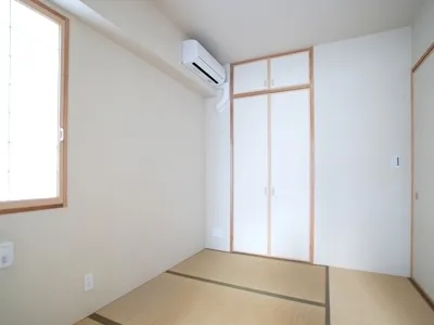 Prime Urban Shinjuku Natsumezaka Tower Residence - Interior - ["Window", "Building", "Fixture"]