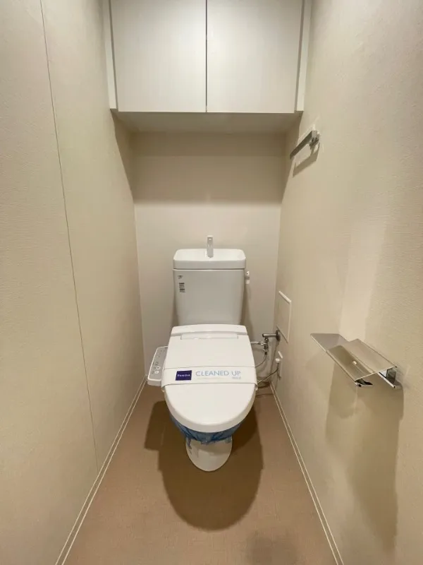 RESIDIA Sendagi - Interior - ["Toilet seat", "Plumbing fixture", "Toilet"]